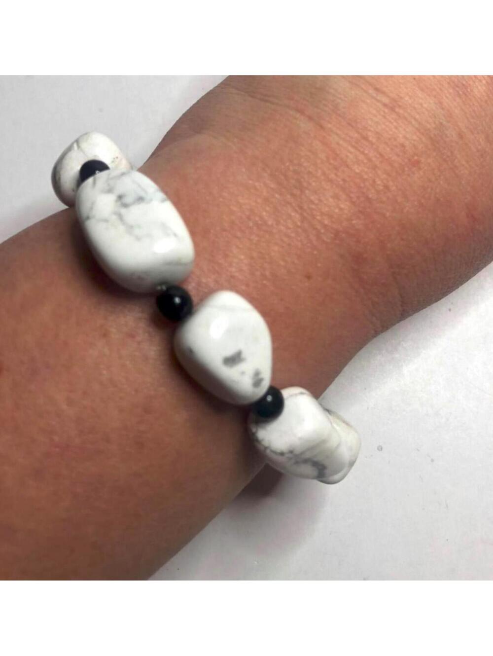 1681 White Howlite chunky nugget boho toggle bracelet  54grams - Picture 2 of 2
